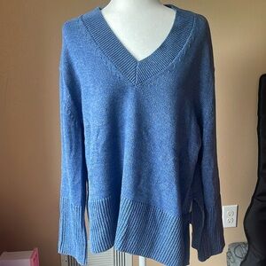 GAP women’s oversized slouchy v-neck size M. Worn only a few times.